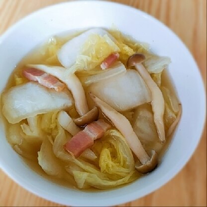 旬の白菜で身体が温まるスープ良いですね♪
しめじも入って栄養たっぷり☆
美味しかったです(*^-^*)